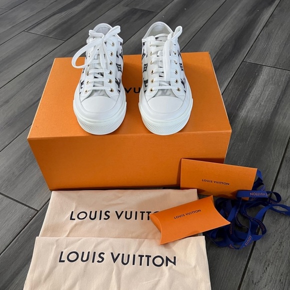 Louis Vuitton Sneakers - Picture 2 of 4